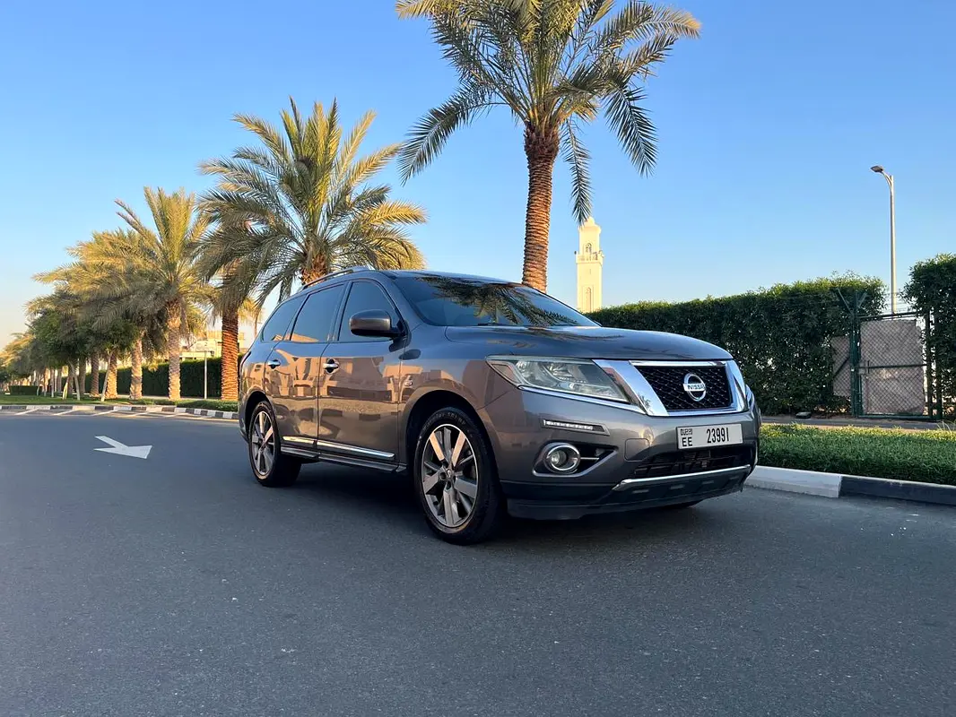 Nissan Pathfinder 2017 — photo 1 of 11