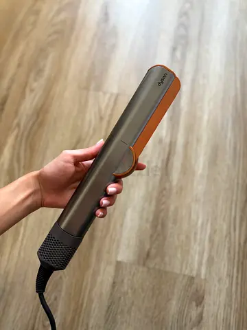 Lightly used Dyson hair straightener/ perfect condition
