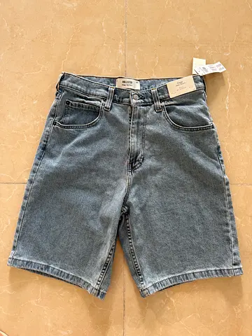 Hollister Baggy Jeans Short - Size W32 - NEW