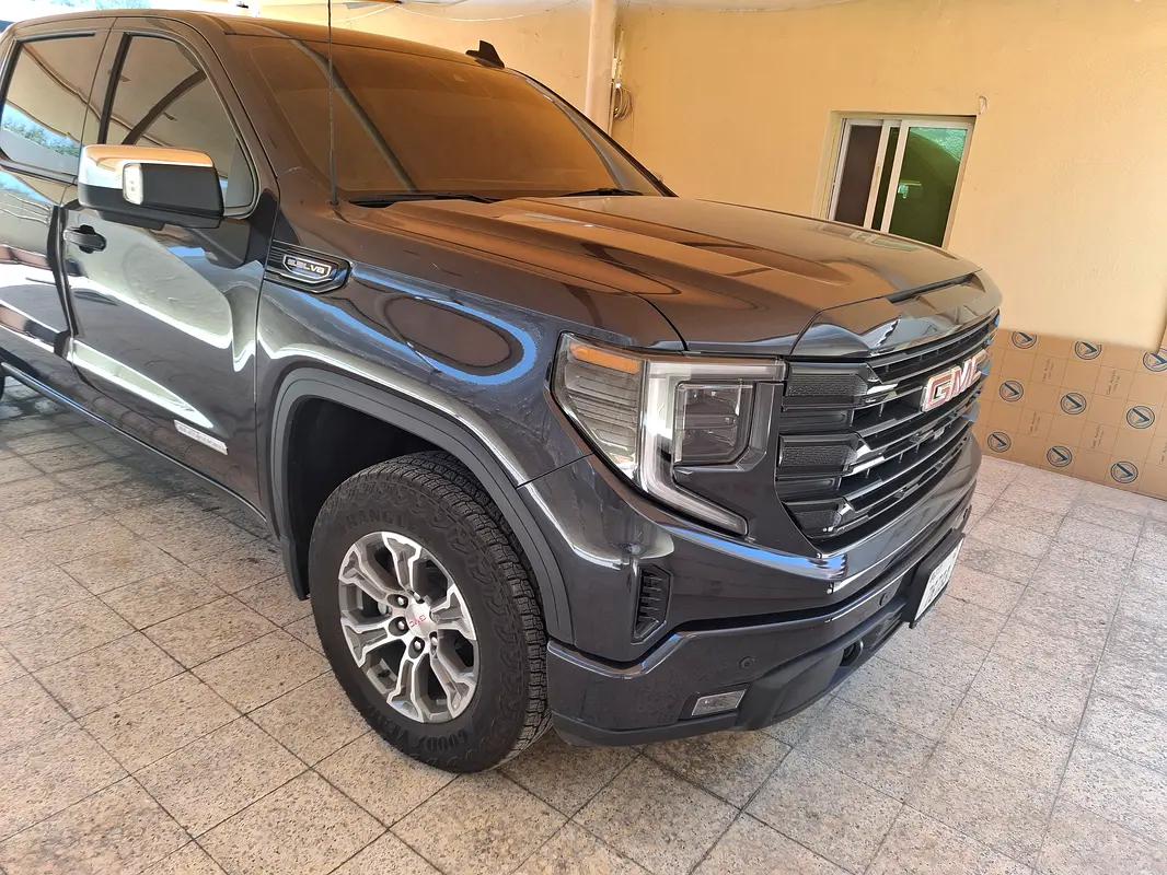 GMC Sierra 2026 — photo 1 of 8