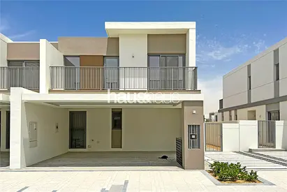 Close to Pool & Park | Corner Plot | Single Row