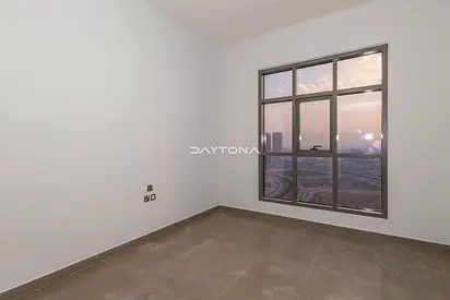 VACANT | EASY ENTRY & EXIT ACCESS | HIGH FLOOR