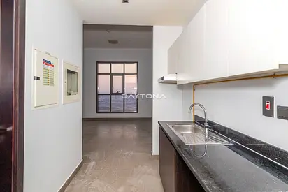 VACANT | EASY ENTRY & EXIT ACCESS | HIGH FLOOR