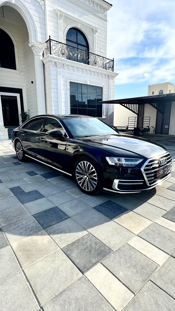 Audi A8 2015 — photo 1 of 9