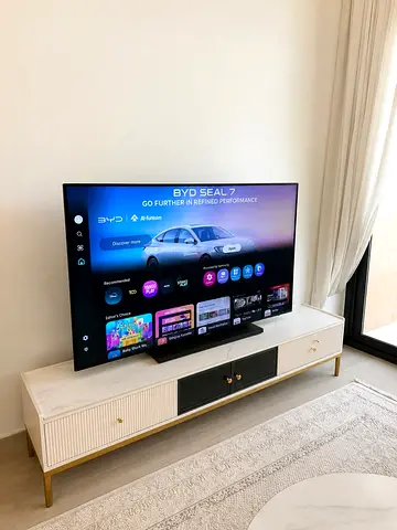 4k 55 inch Smart LED TV in Excellent Condition (Mounted on Stand)