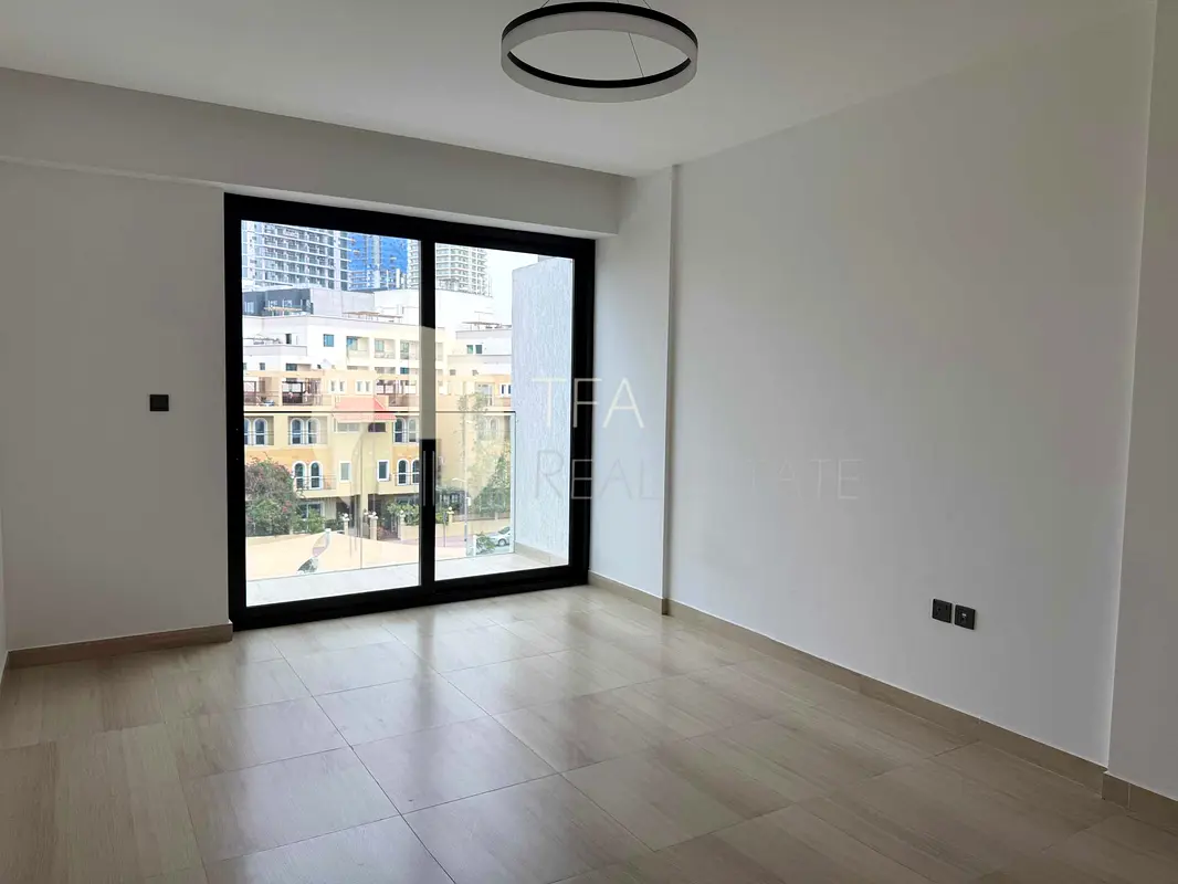 New on Market | Park View | Spacious Layout