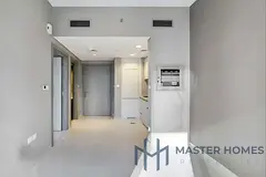 High floor | Pool view | 12 cheques