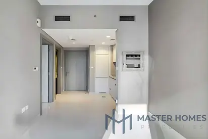 High floor | Pool view | 12 cheques