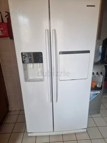 Built-in Refrigerator Ice Maker / Freezer Ice Compartment (Used)