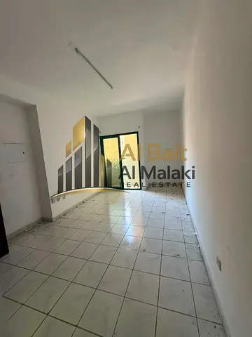 شقة غرفة وصالة مع بلكونة وإطلالة مفتوحة ومميزة وحلوة