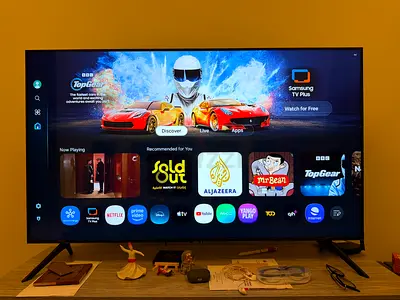 Samsung 50” Crystal UHD 4K Smart TV + TV Console FREE
