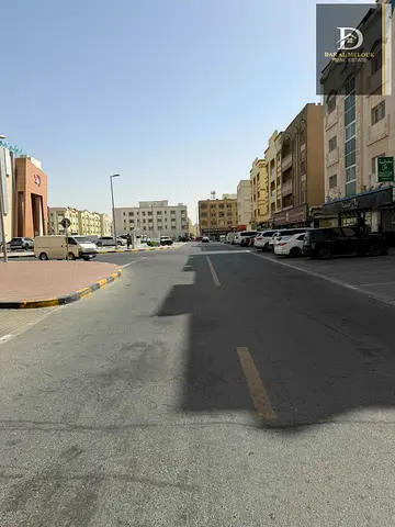 � للبيع في الشارقة – منطقة مويلح التجارية  ✨ بناية جديدة بموقع استثماري مميز جداً