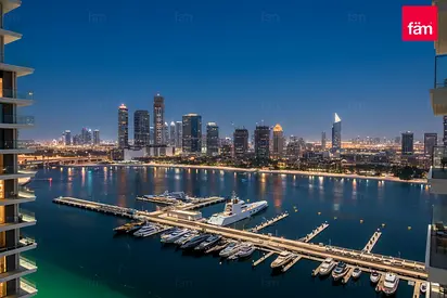 HIGH FLOOR | PALM AND MARINA VIEW | PRIVATE BEACH
