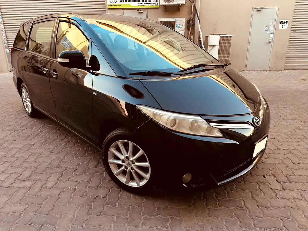 Toyota Previa 2013 — photo 1 of 20