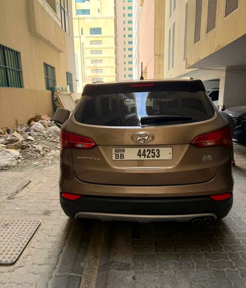 Hyundai Santa Fe 2015 — photo 1 of 2