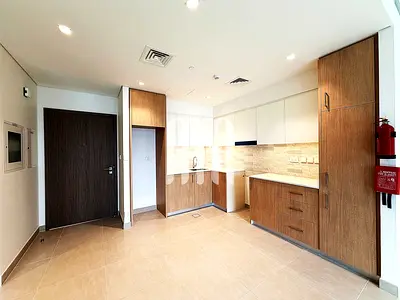 Bright and Spacious 1 BR | Iconic Dubai Skyline View | Balcony