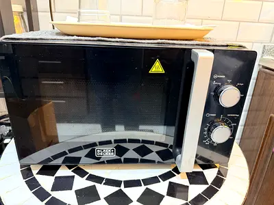 Black+Decker Countertop Microwave — Good Working Condition