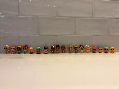 Lot of small collectible dolls - 18-piece set (LOL) in excellent condition