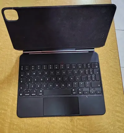 Apple Magic keyboard for iPad 11- inch- international English- Black