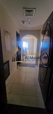 Elegant living: One-bedroom apartment with balcony and free parking in a prime location