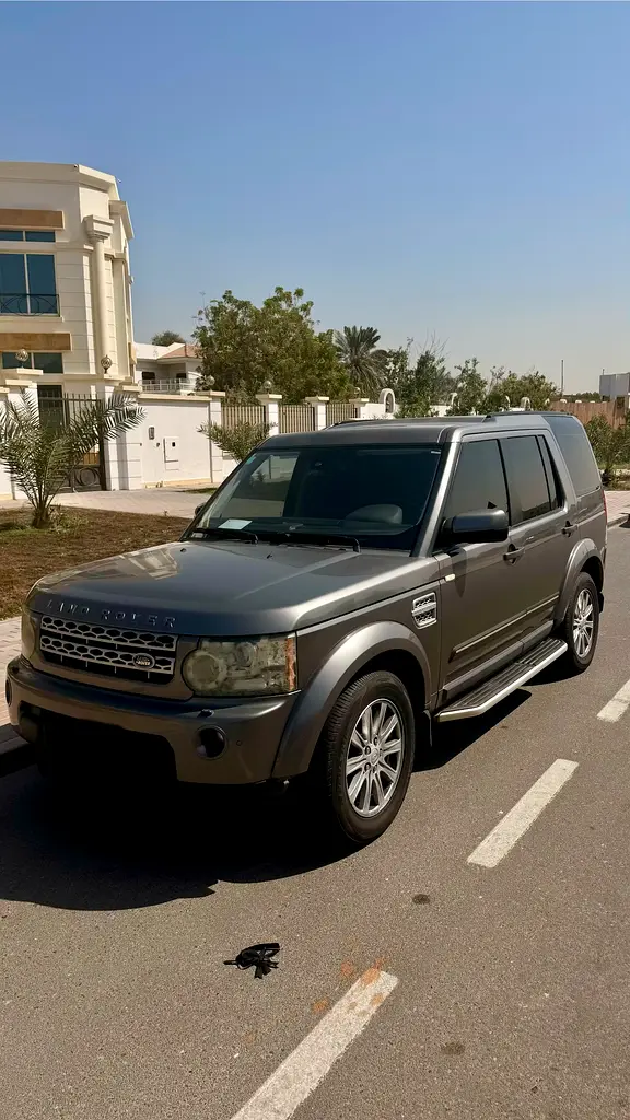Land Rover LR4 2010 — photo 1 of 4
