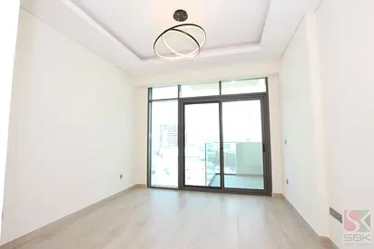 Spacious studio available for Rent