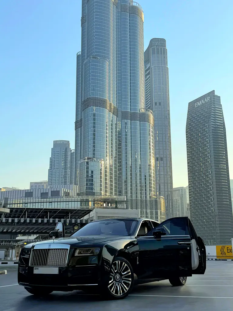 Rolls-Royce Ghost 2022 — photo 1 of 11