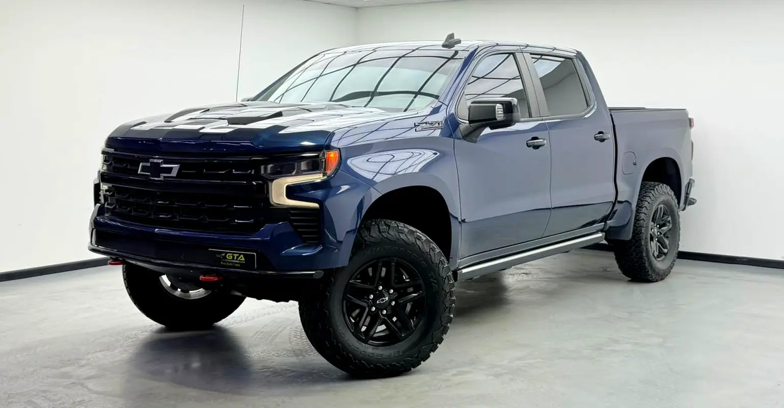 Chevrolet Silverado 2023 — photo 1 of 17