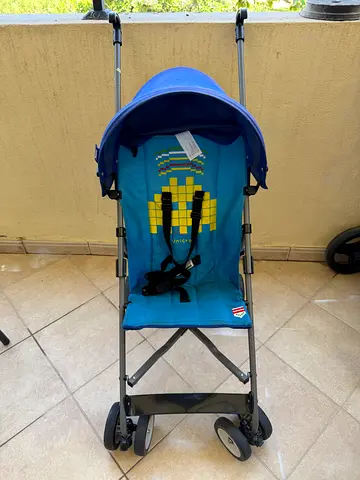 Lightweight umbrella stroller in good condition, folds compactly