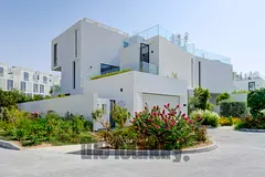 Beautifully Upgraded & Furnished Villa in Chorisia 2 - Corner Plot Directly on The Bay