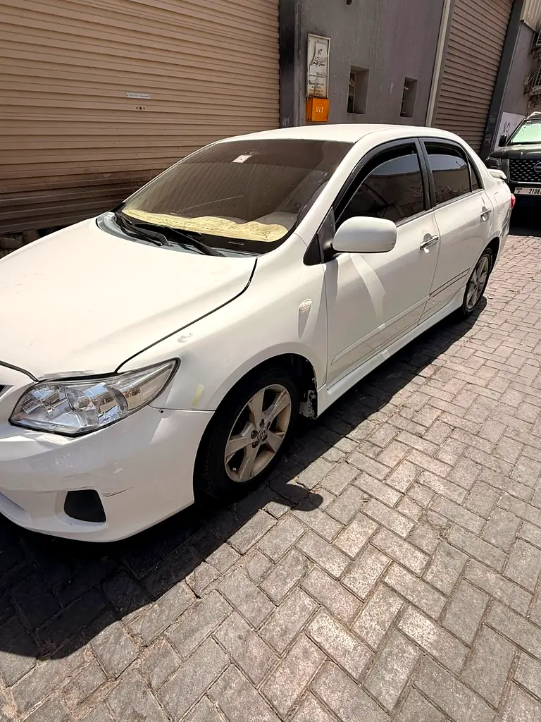 Toyota Corolla 2013 — photo 1 of 5