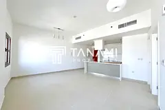 Bright &amp; Modern | Community Views | Prime Location