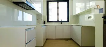 ELEGANT 2 BR | HIGH FLOOR | BRIGHT AND SPACIOUS