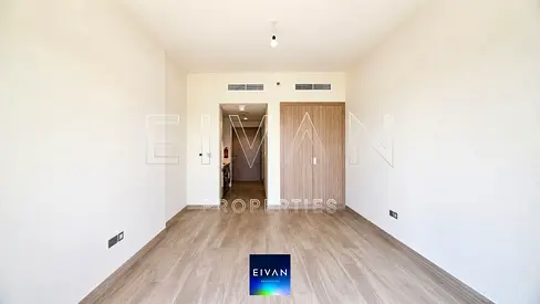 Modern Studio + Balcony | Near Downtown Dubai