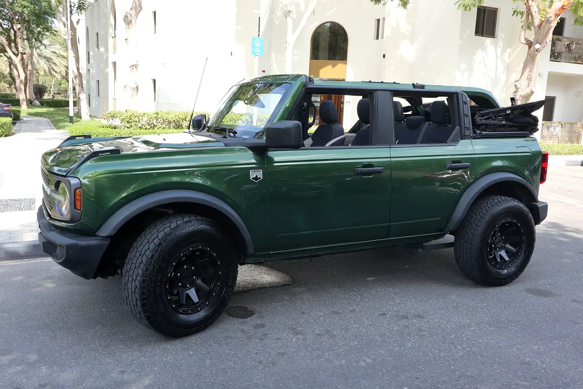 Ford Bronco 2023 — photo 1 of 13