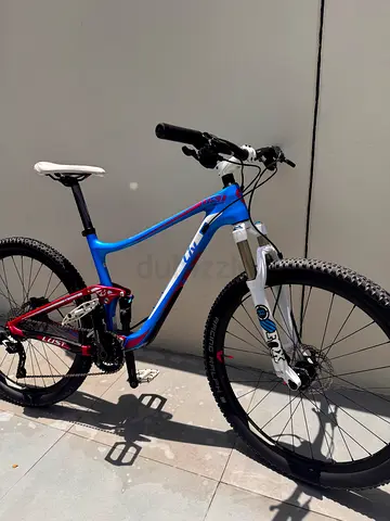 Giant LIV $%!  full suspension CARBON size M