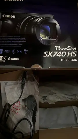 Canon SX740 HS كاميرا رقمية جديدة مع أغراضها كاملة