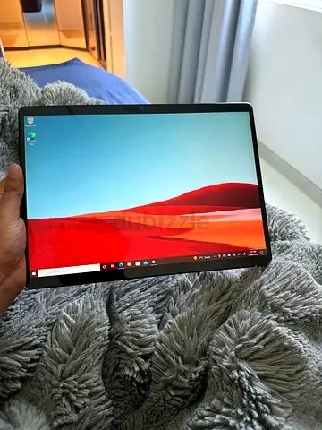Surface pro X SQ1. 3.0GHz RAM 8 256 SSD Simcard support with gaming mouse
