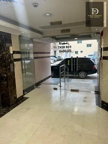 للبيع فى الشارقة منطقة مويلح التجارية   بناية تجارية \ سكنية  ارضي + 3 طوابق  مساحتها 2500 قدم مربع