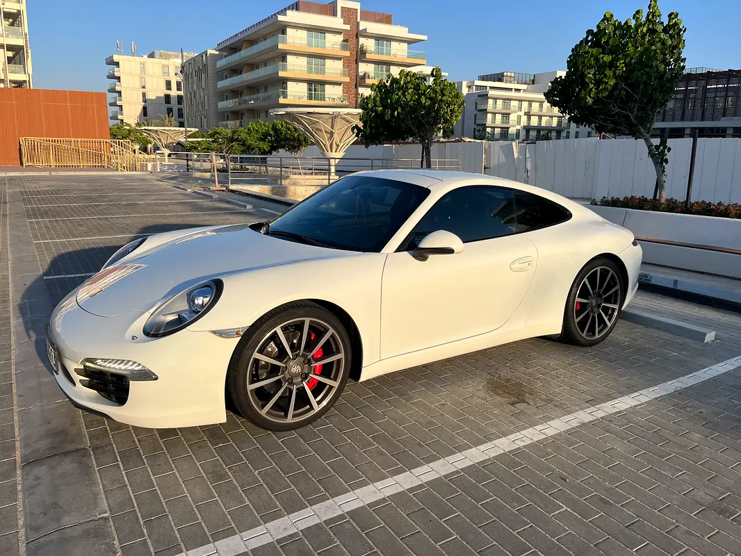 Porsche 911 2012 — photo 1 of 20