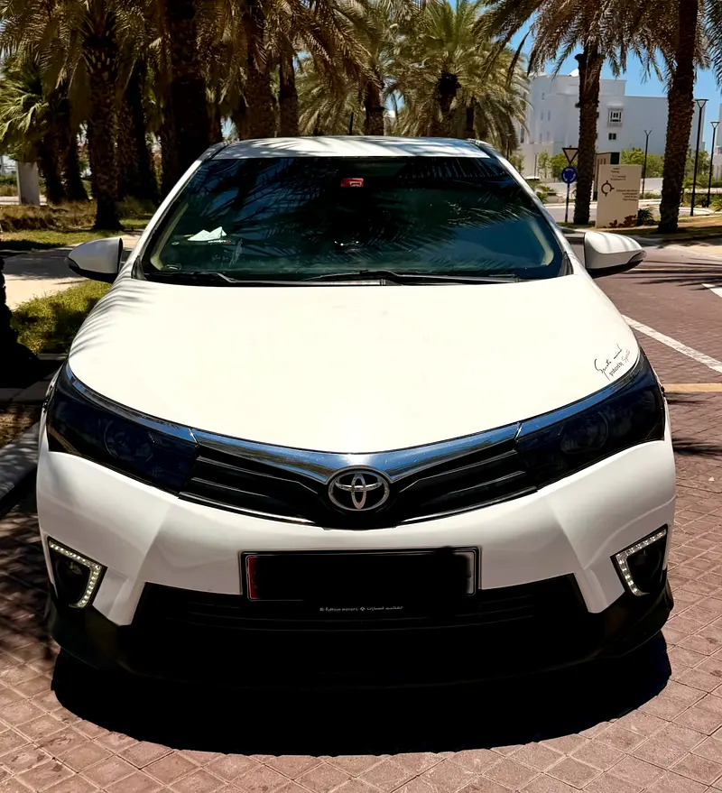 Toyota Corolla 2015 — photo 1 of 15