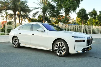 BMW 7-Series 735i | 2024 | GCC Specs | AGMC Warranty
