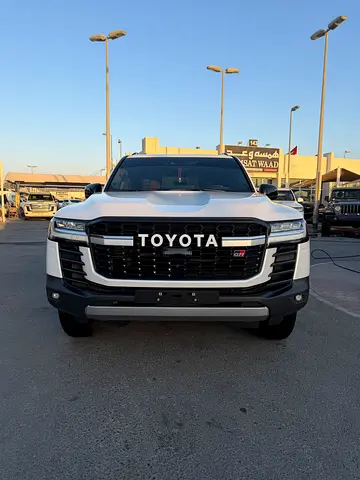 تويوتا لاند كروزر 2023 GR صبغ الوكاله Toyota Land Cruiser GR Sport 2023 GCC Specs