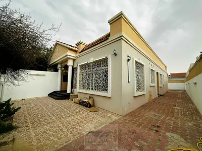 Single story / private villa / big back yard / garden space
