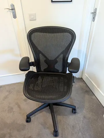 .Aeron Herman Miller Classic Chair Size B Fully Adjustable Black