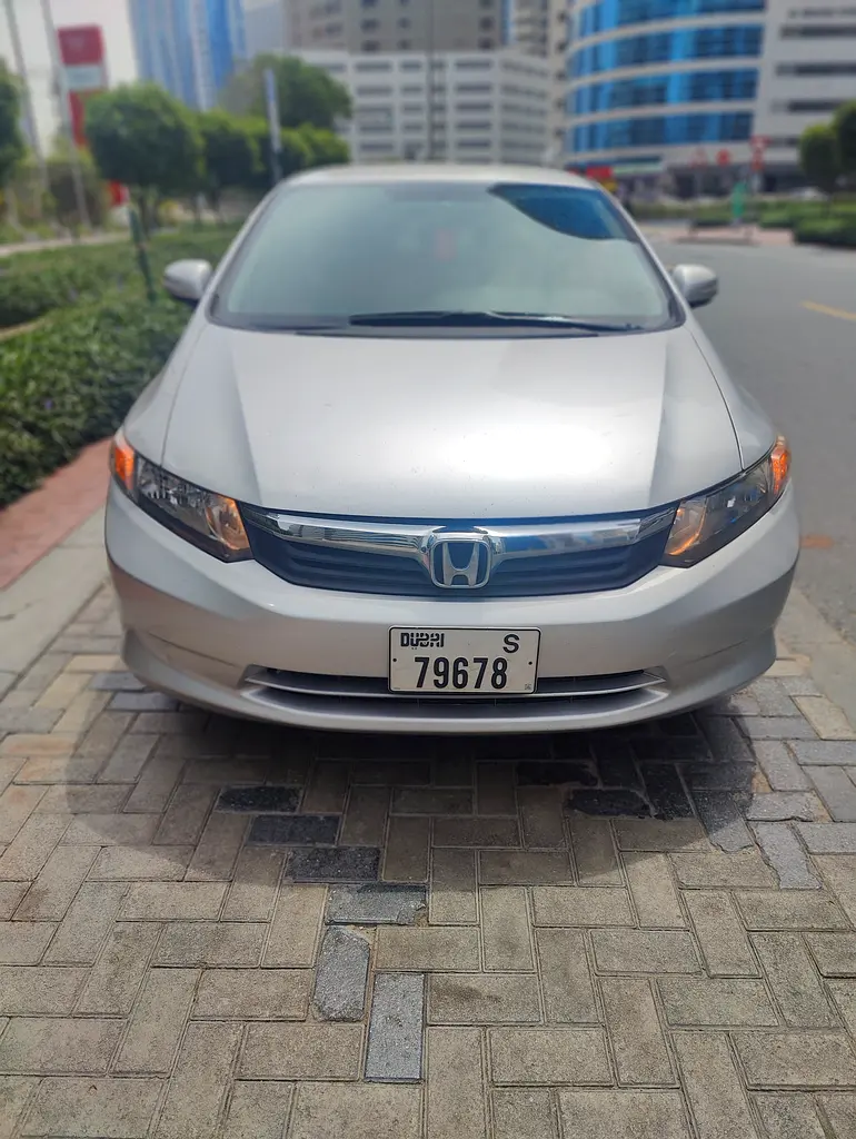 Honda Civic 2012 — photo 1 of 5
