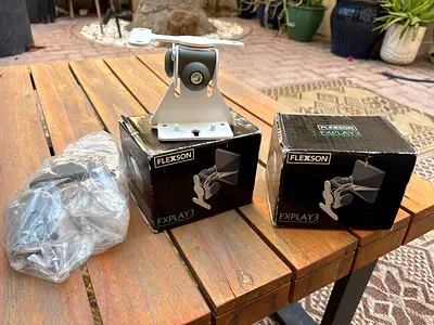 Flexson FXPLAY3 sonos Wall Mount Brackets - Pair (Unused)