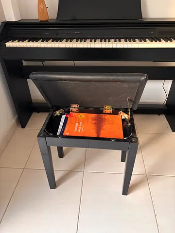 Casio PX-750 with adjustable bench - good condition