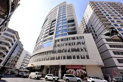 One Month Rent Free-Spacious 2 BR Flat