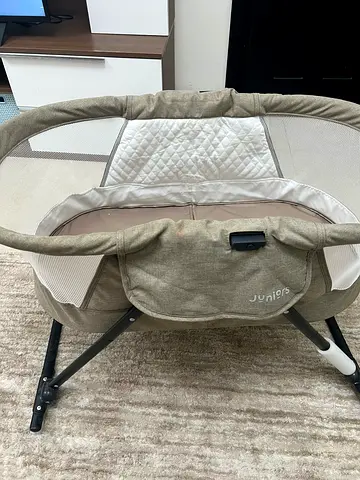 Joie Juniors Portable Baby Bassinet / Cradle - Light Brown